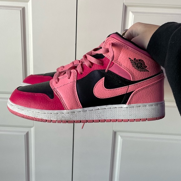 jordan 1 mid “coral pink” size 8 w size 6 y. - Picture 3 of 3